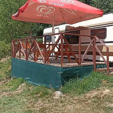 Karavan 1 V Arealu Koupaliste V Orlickych Horach Bystré