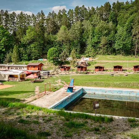Karavan 1 V Arealu Koupaliste V Orlickych Horach